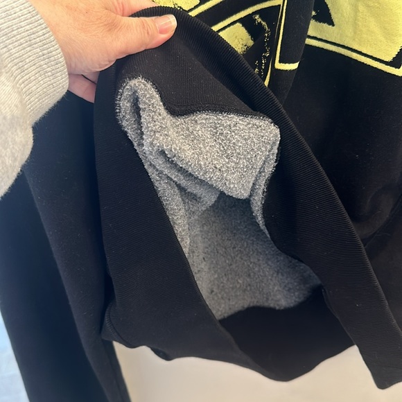 Billie Eilish Swearshirt - Picture 4 of 6